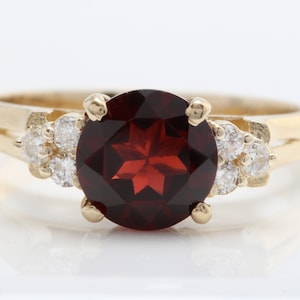 Anello con granato rosso naturale da 2,30 carati e diamanti in oro giallo massiccio 14 carati