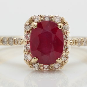 2.56 Carat Natural Red Ruby and Diamonds in 14K Solid Yellow Gold Women Ring