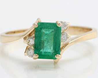 1.40 Carat Natural Emerald and Diamonds in 14K Solid Yellow Gold Women Ring