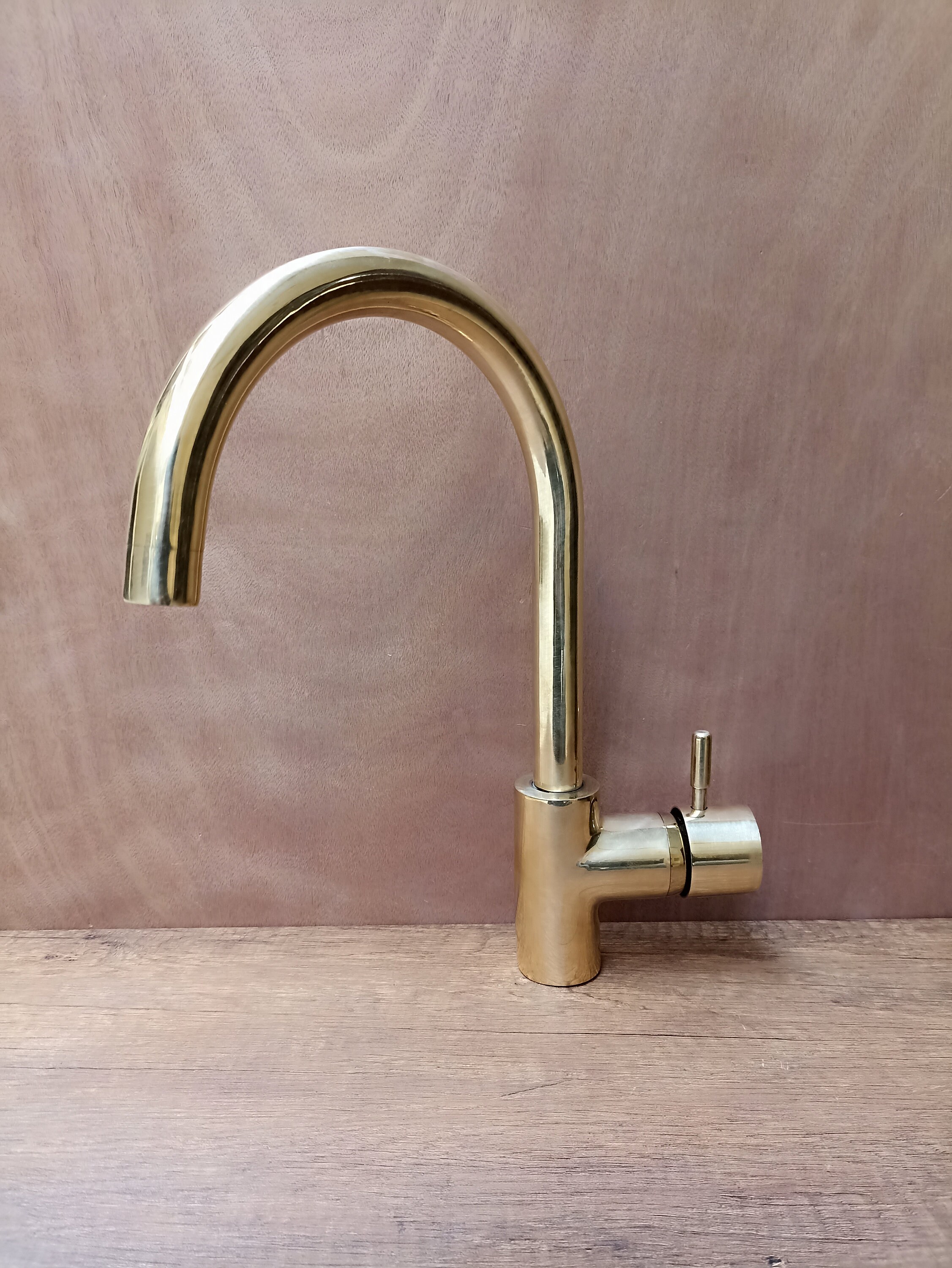 Elegancia exquisita: grifo de lavabo de baño de latón crudo y grifo mezclador de lavabo de latón antiguo: belleza atemporal para su hogar.