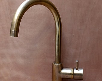 Elegancia exquisita: grifo de lavabo de un solo orificio de latón sin lacar y grifo mezclador de fregadero de latón antiguo: belleza eterna para su hogar.