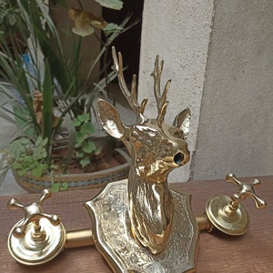 Rubinetto da parete in ottone con faccia di cervo, maniglie a croce e valvola inclusa - Rubinetto decorativo unico per bagno e cucina - Aggiungi un tocco di natura