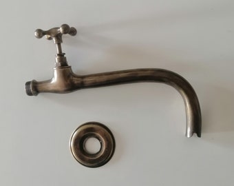 Grifo de pared de bronce marroquí hecho a mano - grifo de latón patinado - 21 cm