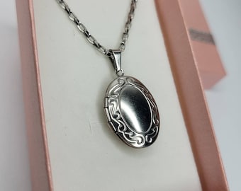 Oval silver photo locket