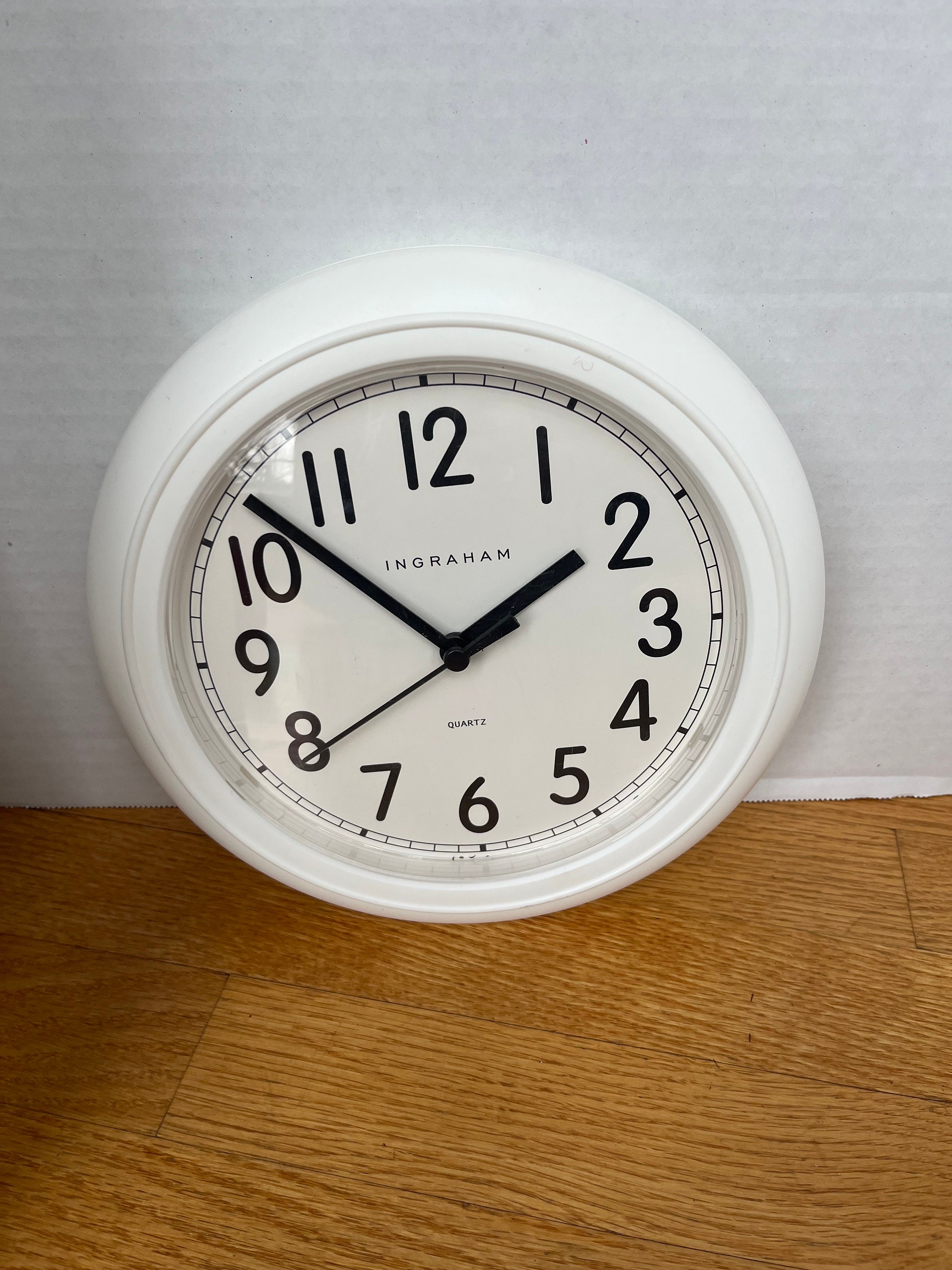Vintage White Ingraham Quartz Clock works! 8.5” - Etsy