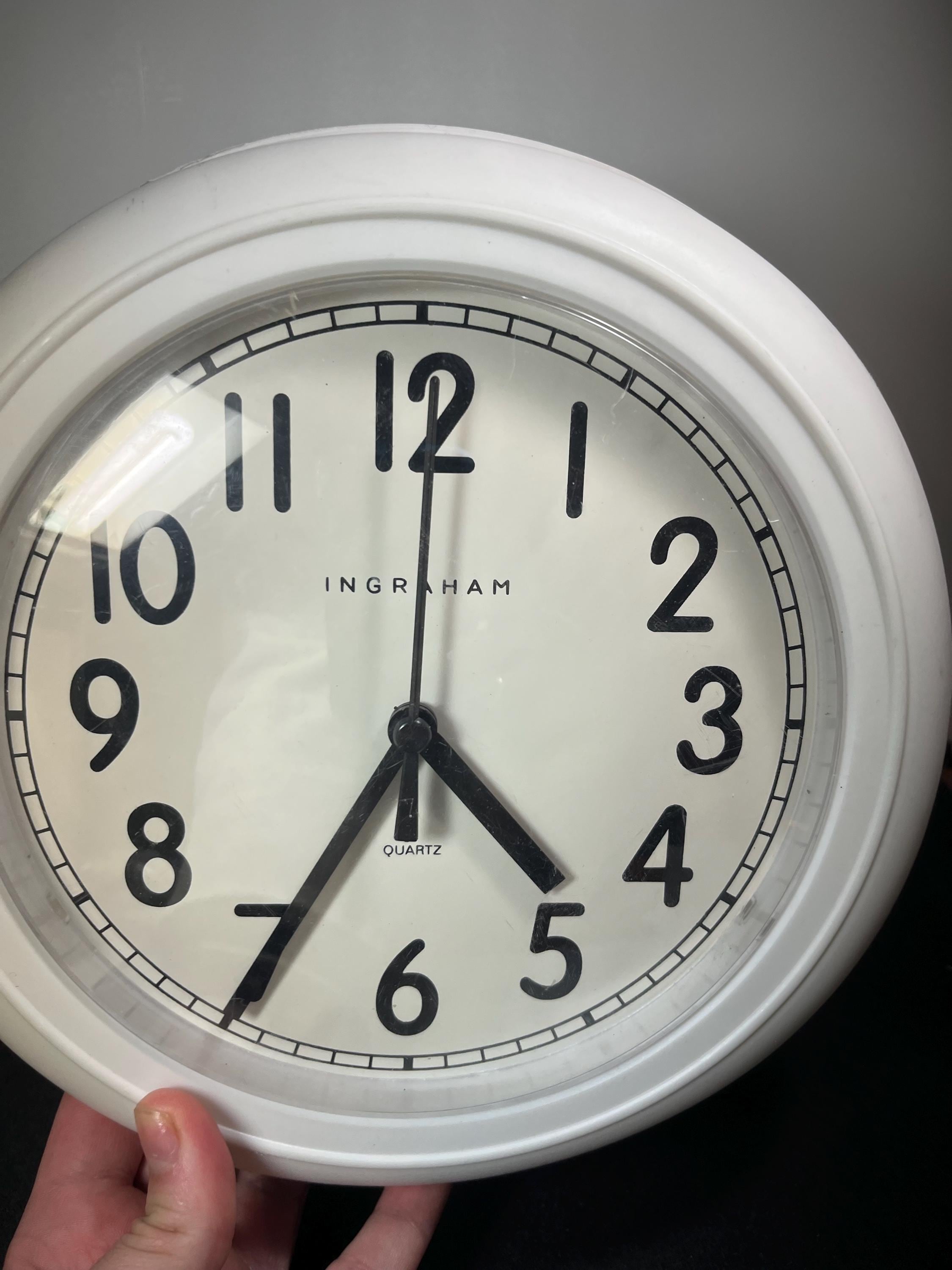 Vintage White Ingraham Quartz Clock works! 8.5” - Etsy