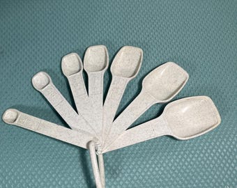Vintage Tupperware Fireworks Speckled White Measuring Spoons 7 With Ring
