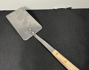 Vintage Robinson Stainless Solid Spatula Smooth Wood Handle USA 12"