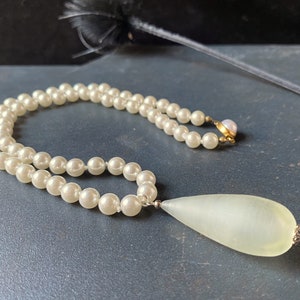 Vintage Mid Century Modern Pearl Necklace Frosted White Brutalist Pendant for a Stylish Statement white