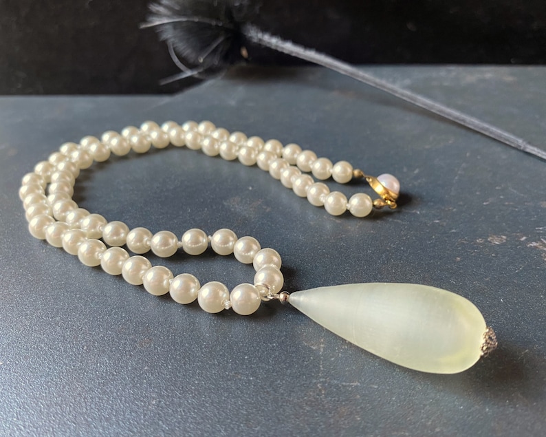 Vintage Mid Century Modern Pearl Necklace Frosted White Brutalist Pendant for a Stylish Statement white