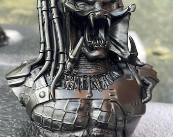 Predator Bust 3D Printed Model on Stand Action Figure 16 cm in Matt Black or Dark Green