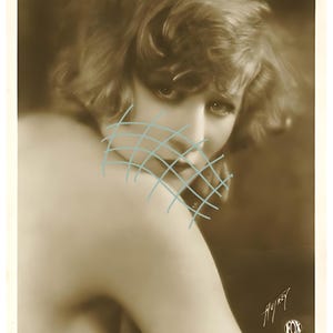 Impresión de estilo vintage de Greta Nissen. Reproducción mejorada de la publicación original. Descarga digital de alta resolución PNG escalable (más de 300 ppp).