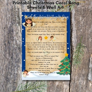 Puede incluir: Una hoja de canci&oacute;n de villancico navide&ntilde;a imprimible con un fondo azul y un borde blanco. La hoja presenta un &aacute;rbol de Navidad, &aacute;ngeles y la letra del villancico "Hark! The Herald Angels Sing".