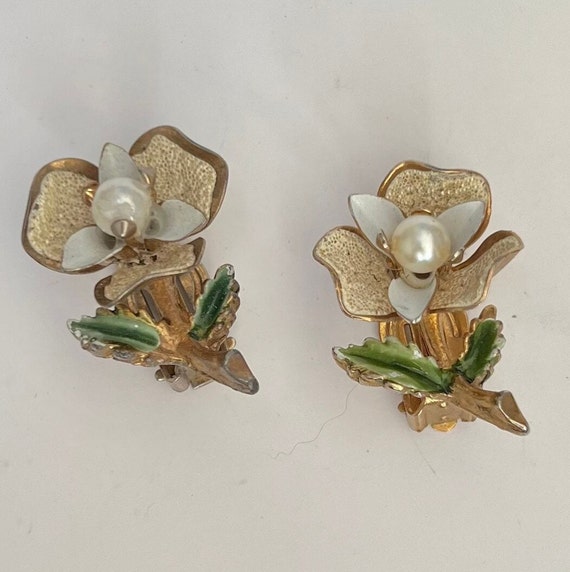 Vintage white enamel flower earrings, mid century… - image 2