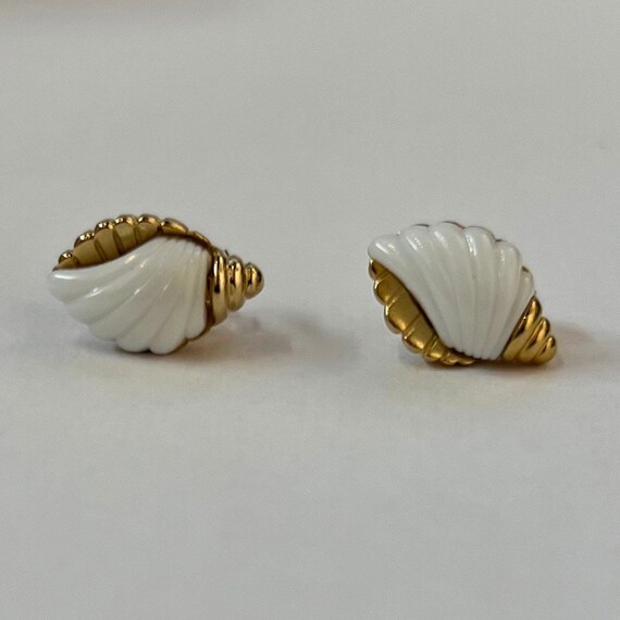 Vintage Avon white sea shell stud earrings, 1985 - image 3