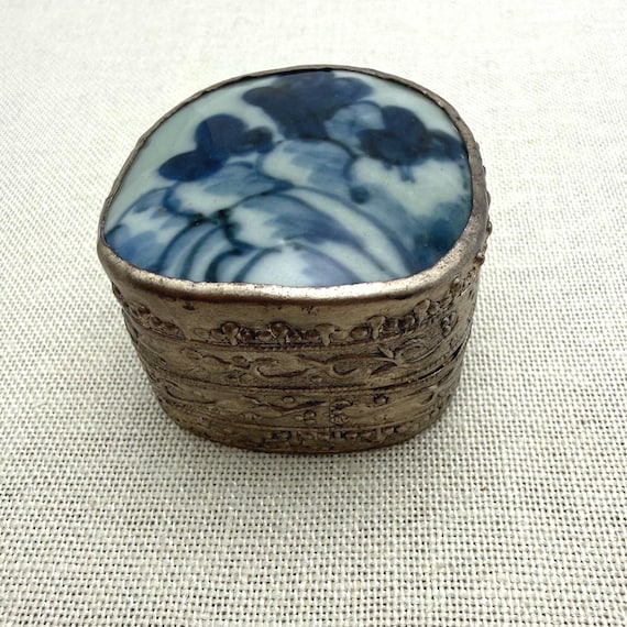 Vintage Tiny Chinese Porcelain Shard Trinket Box