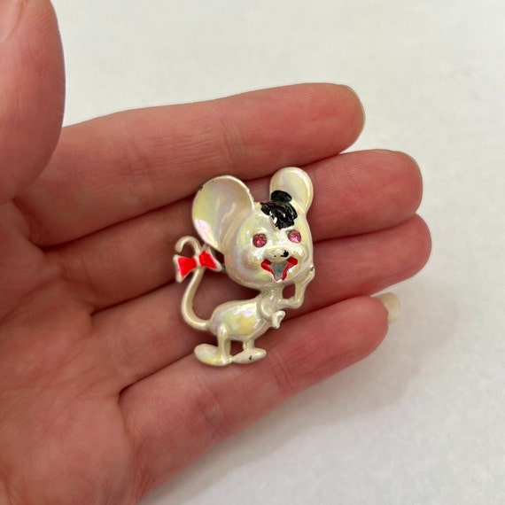 White enamel mouse brooch, vintage 1950s - image 1