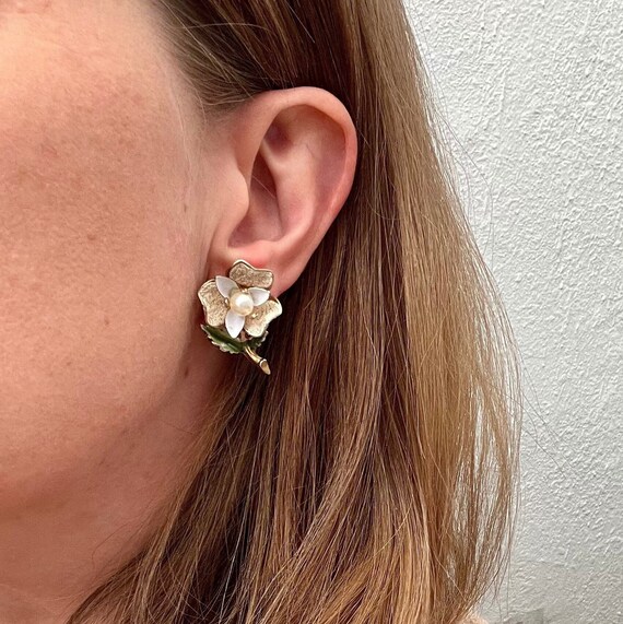 Vintage white enamel flower earrings, mid century… - image 1