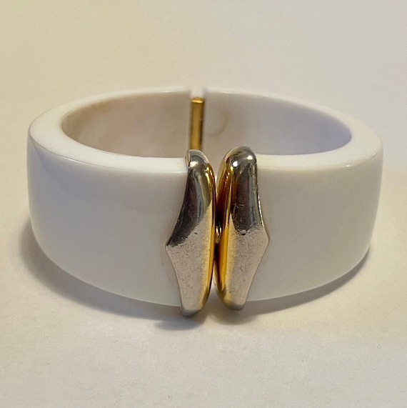 Vintage Monet white lucite clamper bracelet, mid … - image 2