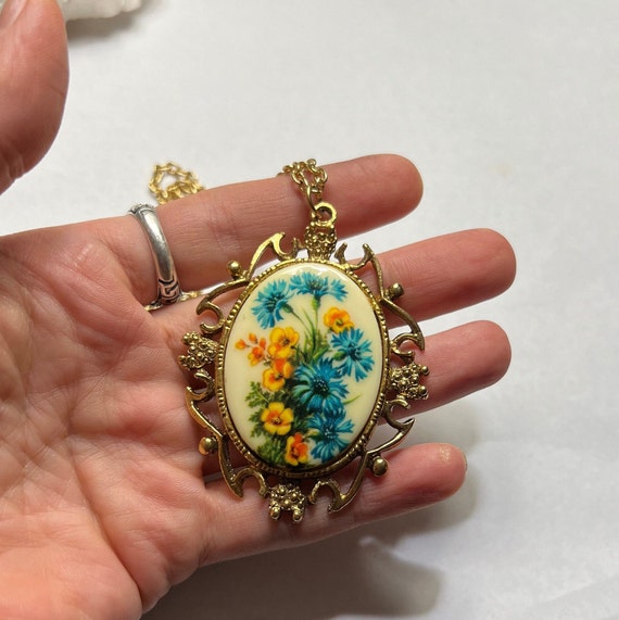 Vintage flower print oval cameo necklace, mid cen… - image 2