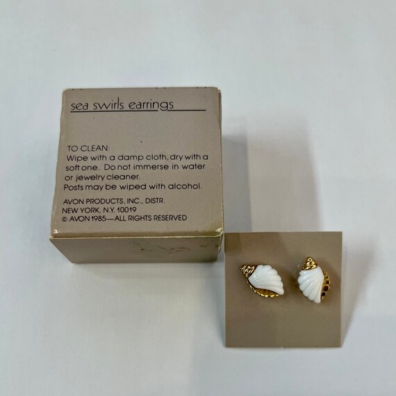 Vintage Avon white sea shell stud earrings, 1985 - image 4