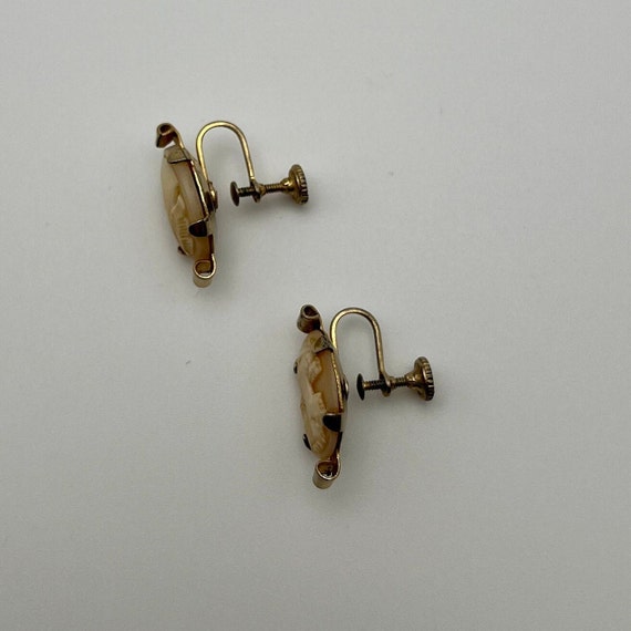 Vintage carved shell cameo earrings, screw back, … - image 4