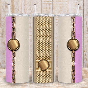 Puede incluir: Tres vasos de acero inoxidable con un diseño de cadena dorada y círculo. Los vasos son blancos con una franja rosa y detalles dorados.