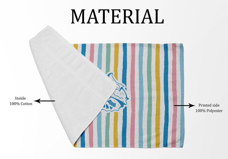 Puede incluir: Una toalla de algod&oacute;n blanco con un lado de poli&eacute;ster a rayas de colores. El lado impreso presenta un dise&ntilde;o gr&aacute;fico azul y blanco. La toalla est&aacute; doblada por la mitad, mostrando ambos lados.