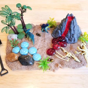 Kinetic Sand Sensory Kit, Mini Dinosaur Sand Play Kit, Mindfulness Kit for Kids, Sensory Play, Relaxing Gift, Gift for Boys, Dinosaur Gift