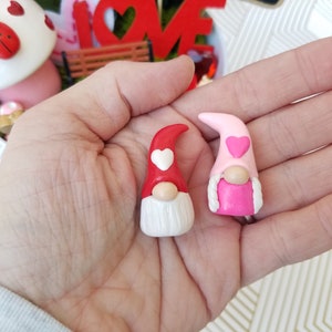 Miniature Valentine&#39;s Day Gnome Couple, Handmade Polymer Clay Gnomes, Mini Gnome Couple, Heart Gnomes, Valentine Decor, Valentine Gnome Gift