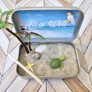 Mini jardín zen en lata, jardín zen de playa, regalo relajante, regalo de atención plena, juguete de escritorio, regalo de jardín zen, regalo de playa