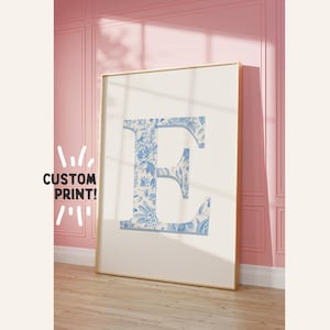 Impresión de letras personalizadas para dormitorio, póster con monograma azul, regalo para hija, amiga, arte de pared personalizado para dormitorio, decoración costera para habitación de nieta
