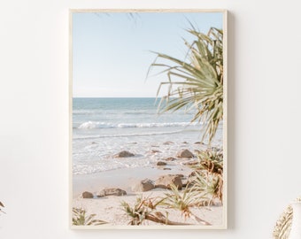 Impression sur le bord de la plage, affiche de la plage de Byron Bay, décoration de maison de plage minimaliste, palmiers côtiers modernes, impression d'arbres, impression numérique, art mural