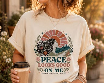 Peace Looks Good On Me Tee | Boho Sun Ocean Shirt | Self Care Positive Quote T-Shirt | Nature Lover Graphic Tee | Gift for Her