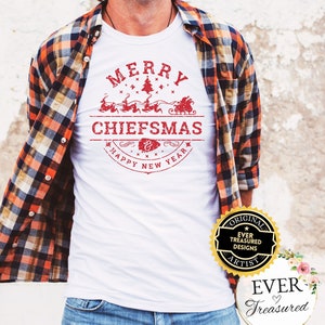 Frohe Häuptlinge & Happy New Year Kansas City Chiefs Weihnachten Pfeilspitze Tshirt Unisex |  KC Football Heiligabend Nikolaus Urlaub Shirt