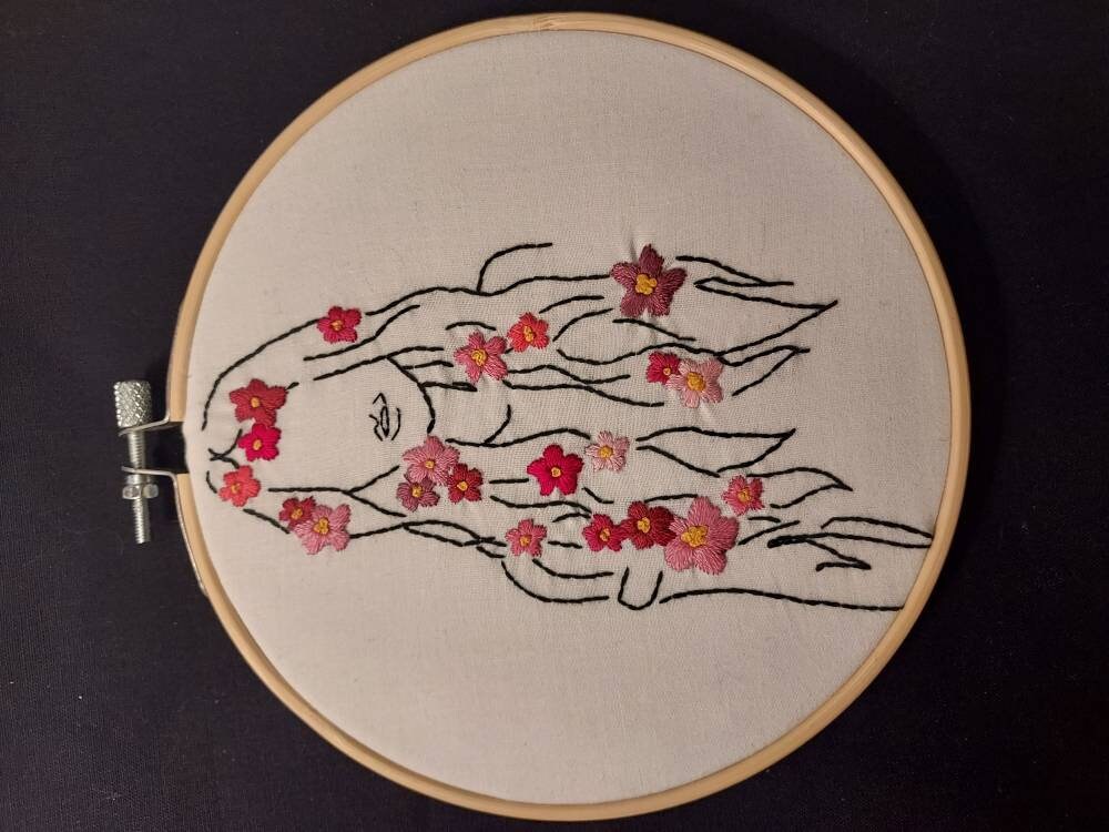 Broderie Femme et Fleurs
