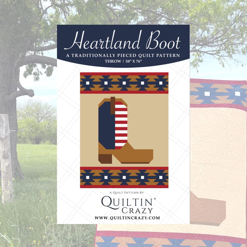 Może przedstawiać: Wz&oacute;r na kołdrę o nazwie "Heartland Boot" z grafiką buta kowbojskiego z czerwono-białymi paskami. Rozmiar narzuty to 147 cm x 193 cm. Wz&oacute;r jest autorstwa Quiltin' Crazy, z adresem strony internetowej na dole.
