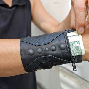 ARROW WRIST WALLET - Black Leather Wrist Cuff With Secret Pocket, Leather Bracelet With Snaps, Festival Cuff, Wrist Gauntlet, Arm Bracer,