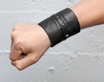 WRIST WALLET CUFF - Functional Black Leather Bracelet With Pocket, Fire Safe, Arm Cuff, Wallet Cuff, Wrist Wallet, Punk Cuff, Cuff Bracelet
