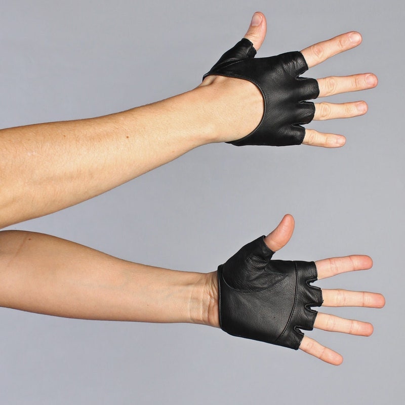 Left Hand Half Glove For Golf - White, Medium, Cabretta Leather Palm, Breathable Mesh