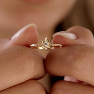 Bague étoile du Nord avec pierre de naissance, petite pierre de naissance étoile pour elle, bijoux de pierre de naissance personnalisés, cadeau de Noël