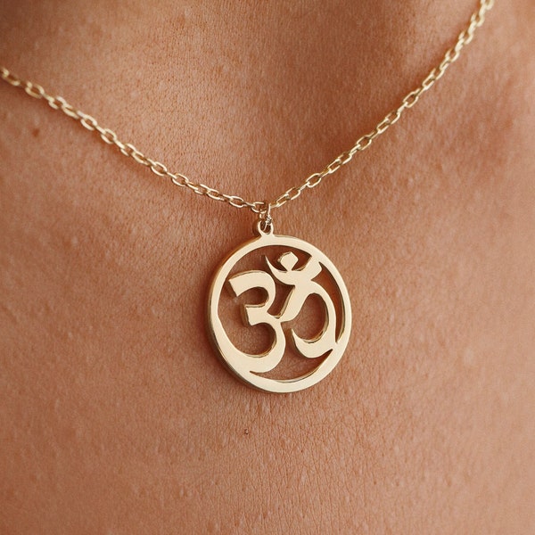 Collier yoga pour femme, collier Om en or 18 carats, pendentif Aum, bijoux yoga, collier inspirant, collier zen, cadeau yoga, cadeau de Noël