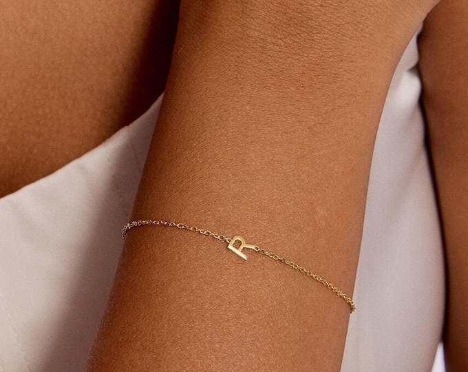 Letter Bracelet, Custom Side Letter Bracelet, initial Bracelet, Family Letter bracelet, Bridesmaid Bracelet, Mothers day Gift,Christmas Gift