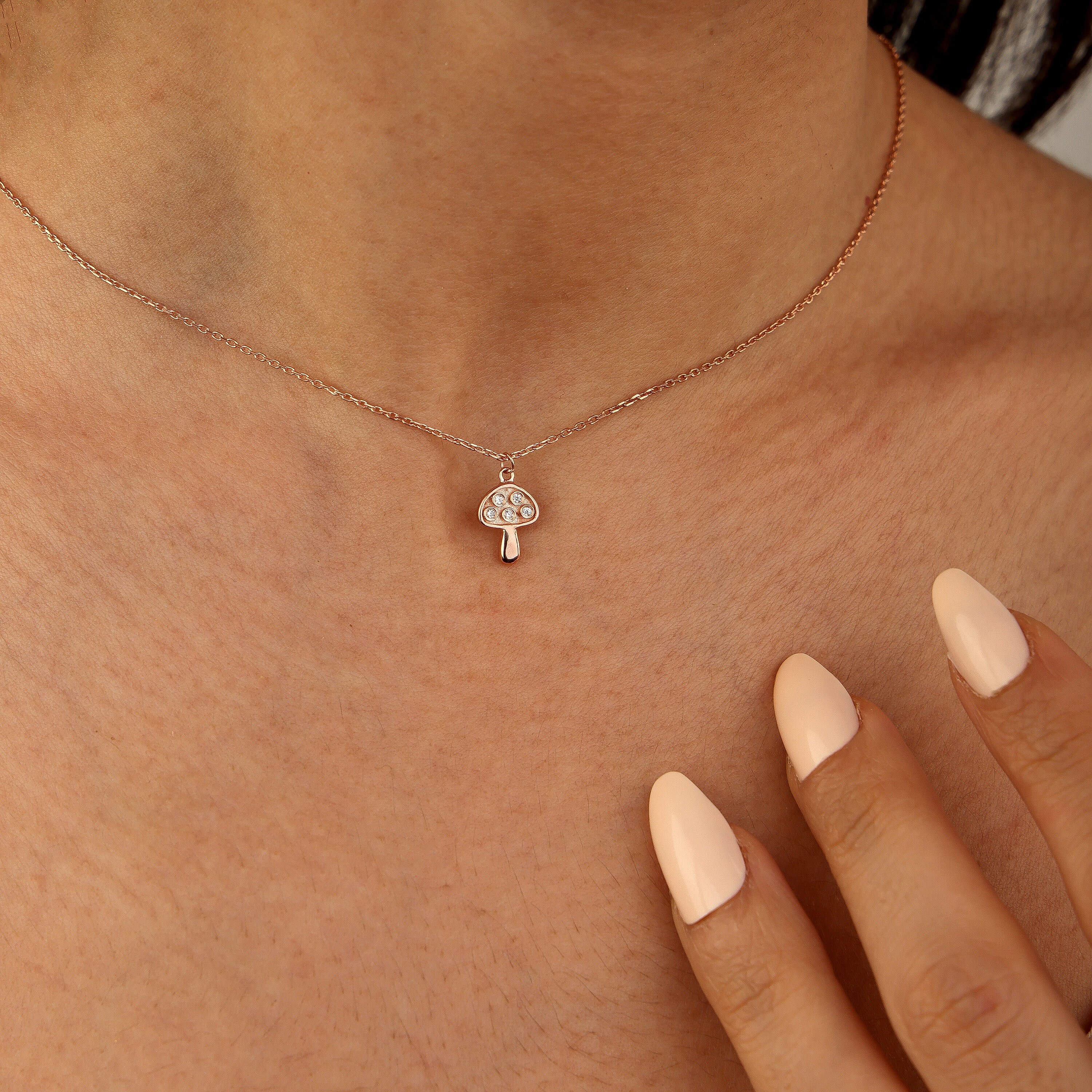 Mysterious mushroom necklace 銀ネックレス Mushroom Charm Necklace - Silver – Feature