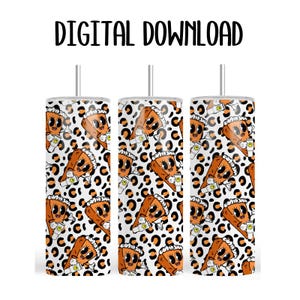 Può includere: Tre design di sublimazione per bicchieri con un motivo di fette di torta arancione e bianche con facce su uno sfondo bianco con macchie di leopardo nere.