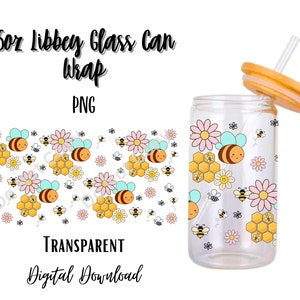 Puede incluir: Una descarga digital de una envoltura para lata de vidrio de 473 ml con un patrón de abejas y panales. El diseño presenta panales amarillos, flores rosas y azules y lindas abejas de dibujos animados. El texto "TRANSPARENT DIGITAL DOWNLOAD" está en la parte inferior de la imagen.