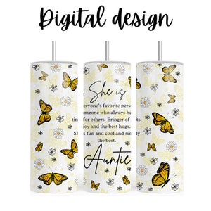 Peut inclure: Un gobelet blanc avec un motif de papillon jaune et blanc et le texte "She is everyone's favorite person who always has time for others. Bringer of joy and the best hugs. She is fun and cool and simply the best. Auntie"