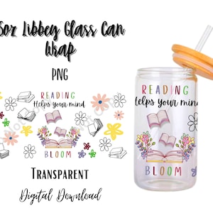 Op de afbeelding: Een transparante glazen blikwikkel van 473 ml met een ontwerp met kleurrijke bloemen, boeken en de tekst "READING helps your mind BLOOM".