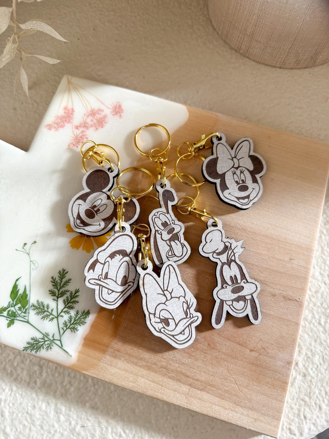 Disney Keychain, Mickey, Minnie, Donald, Daisy, Goofy, Pluto ...