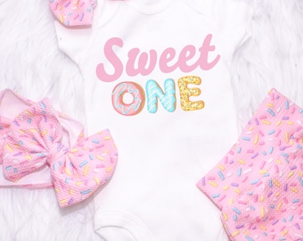 Pink Sprinkles Bummies and Bow for Baby girls, Sweet One Birthday Shirtt, Two Sweet Cake smash Skirt, Preemie Newborn